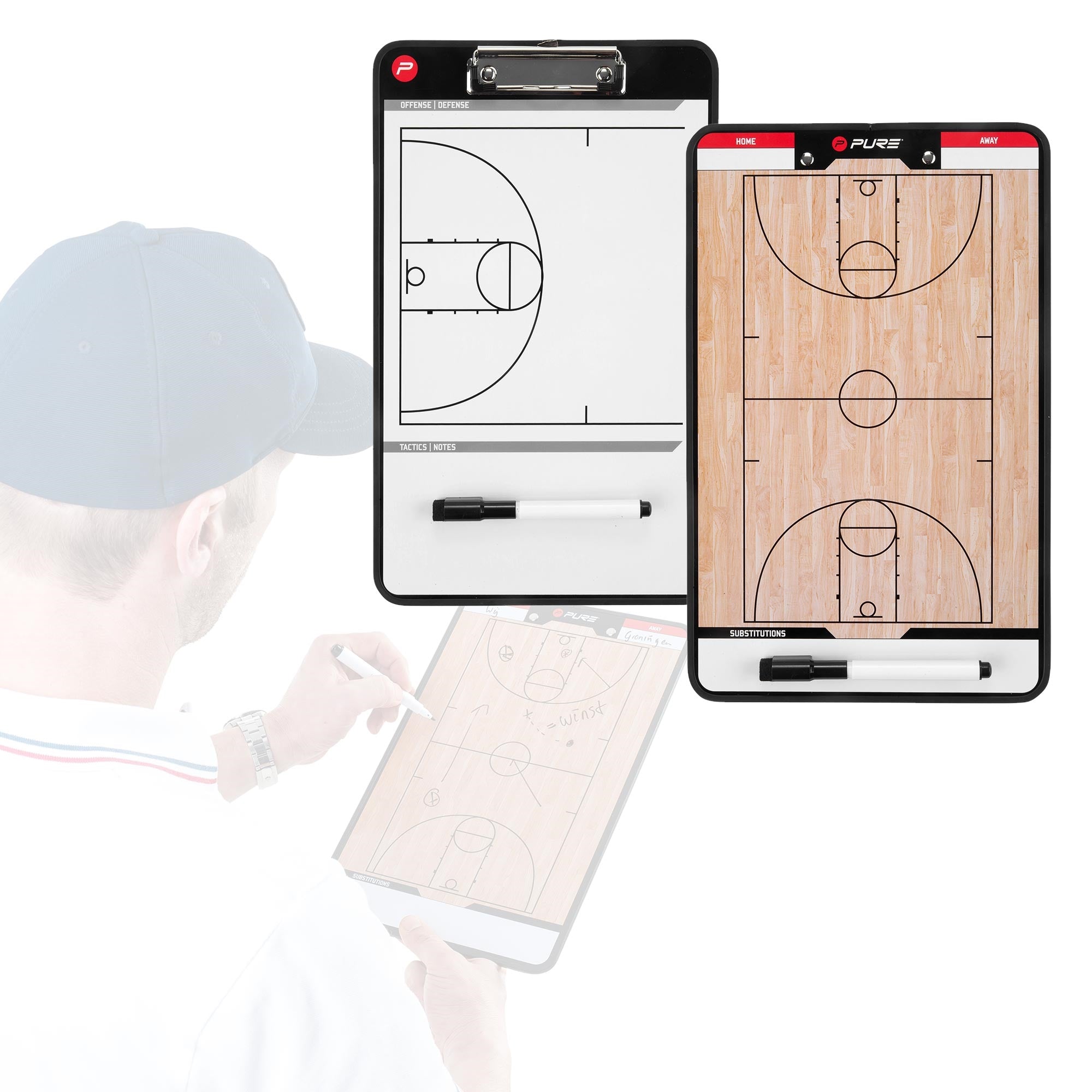 Zwei Taktiktafeln für Basketball mit Spielfeldzeichnungen und einem Stift.