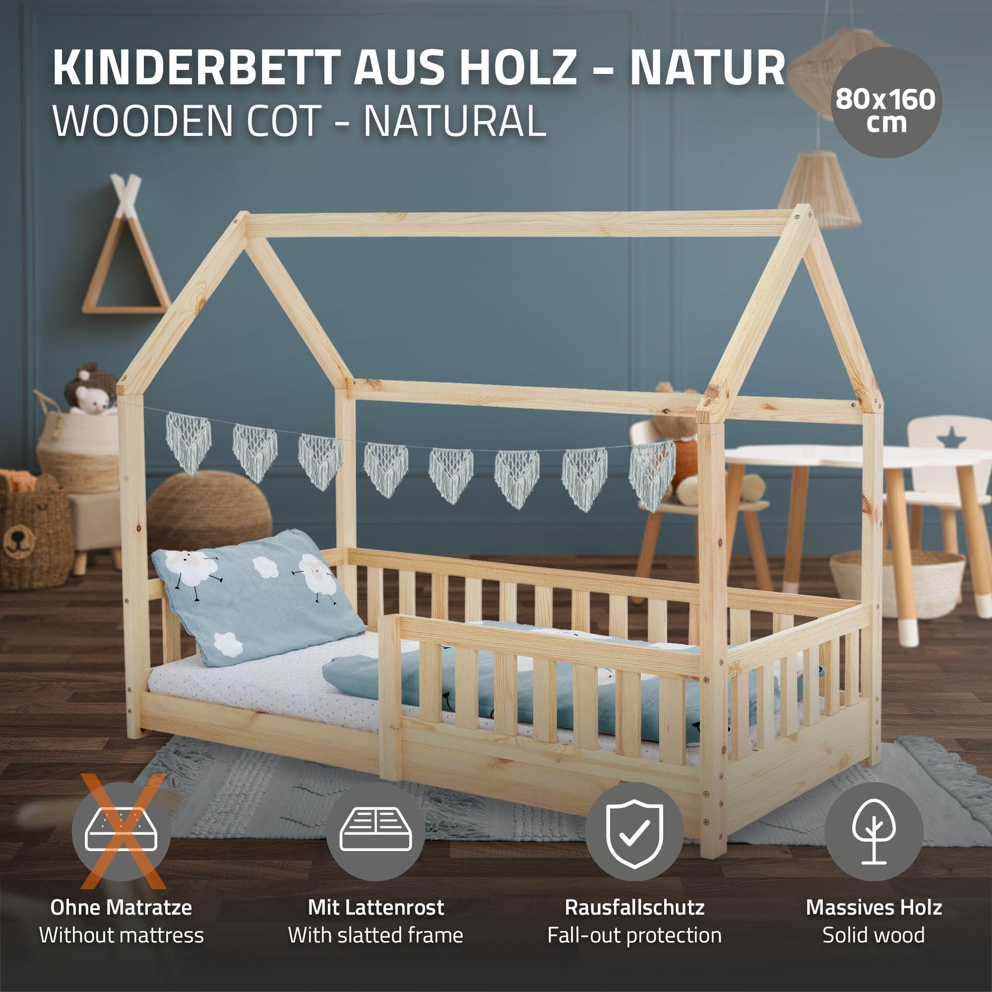 Lit d'enfant en couleur bois naturel sans matelas et avec protection contre les chutes.