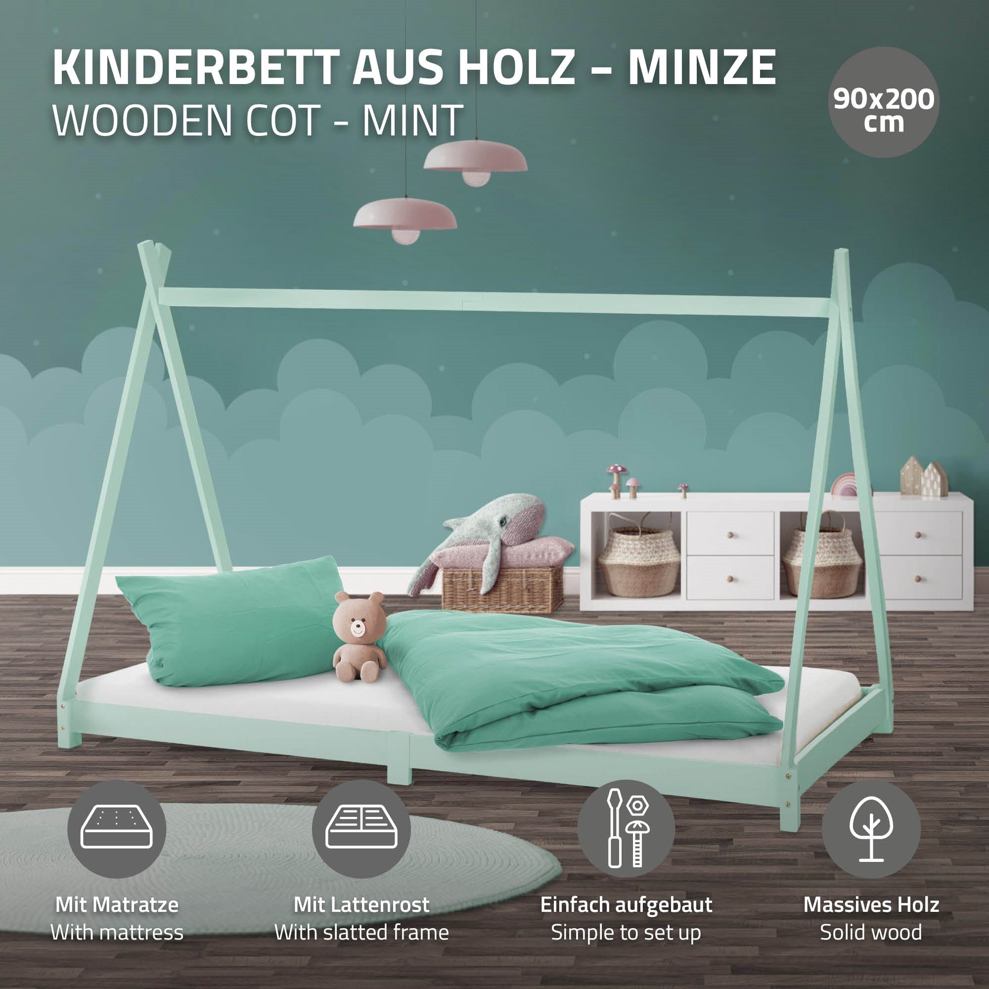 Mintfarbenes Holz-Kinderbett mit Matratze und Kissen.