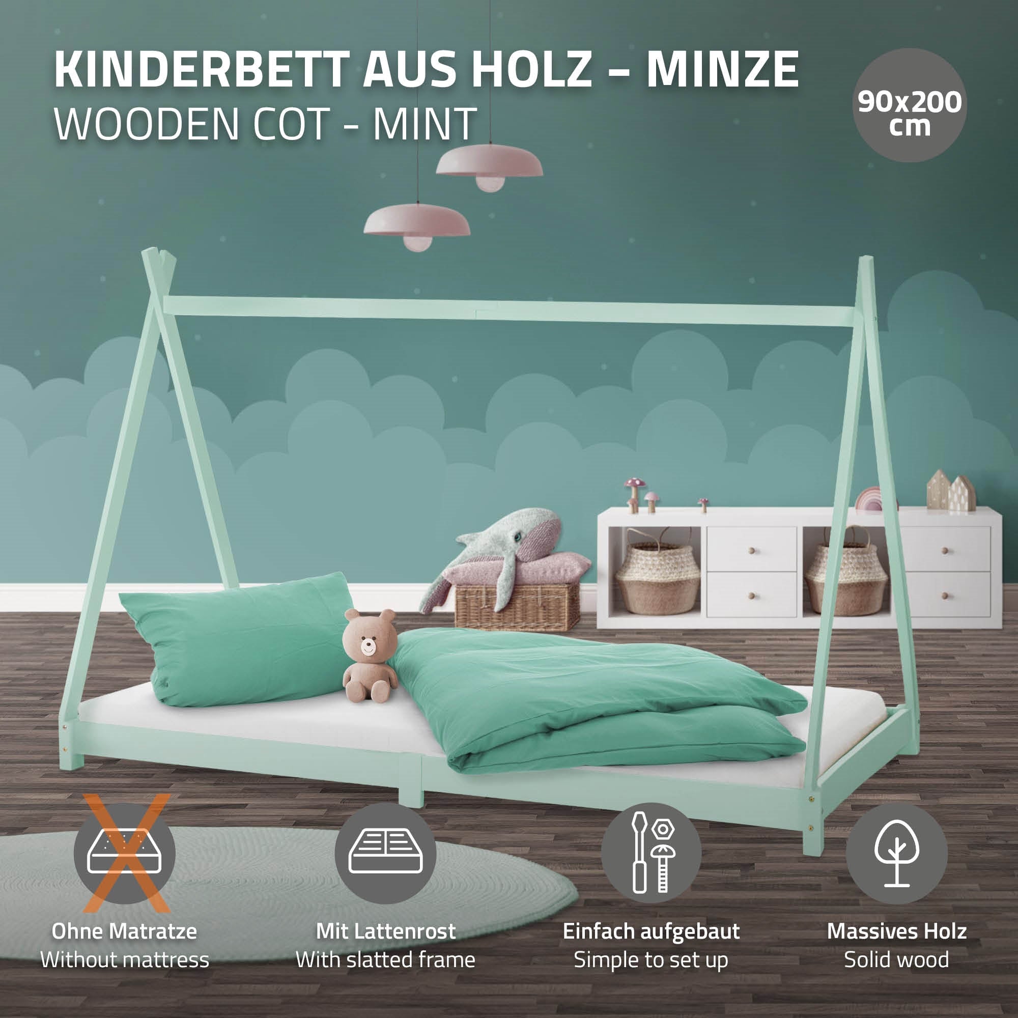 Lit d'enfant en bois de couleur menthe avec coussin et couverture.