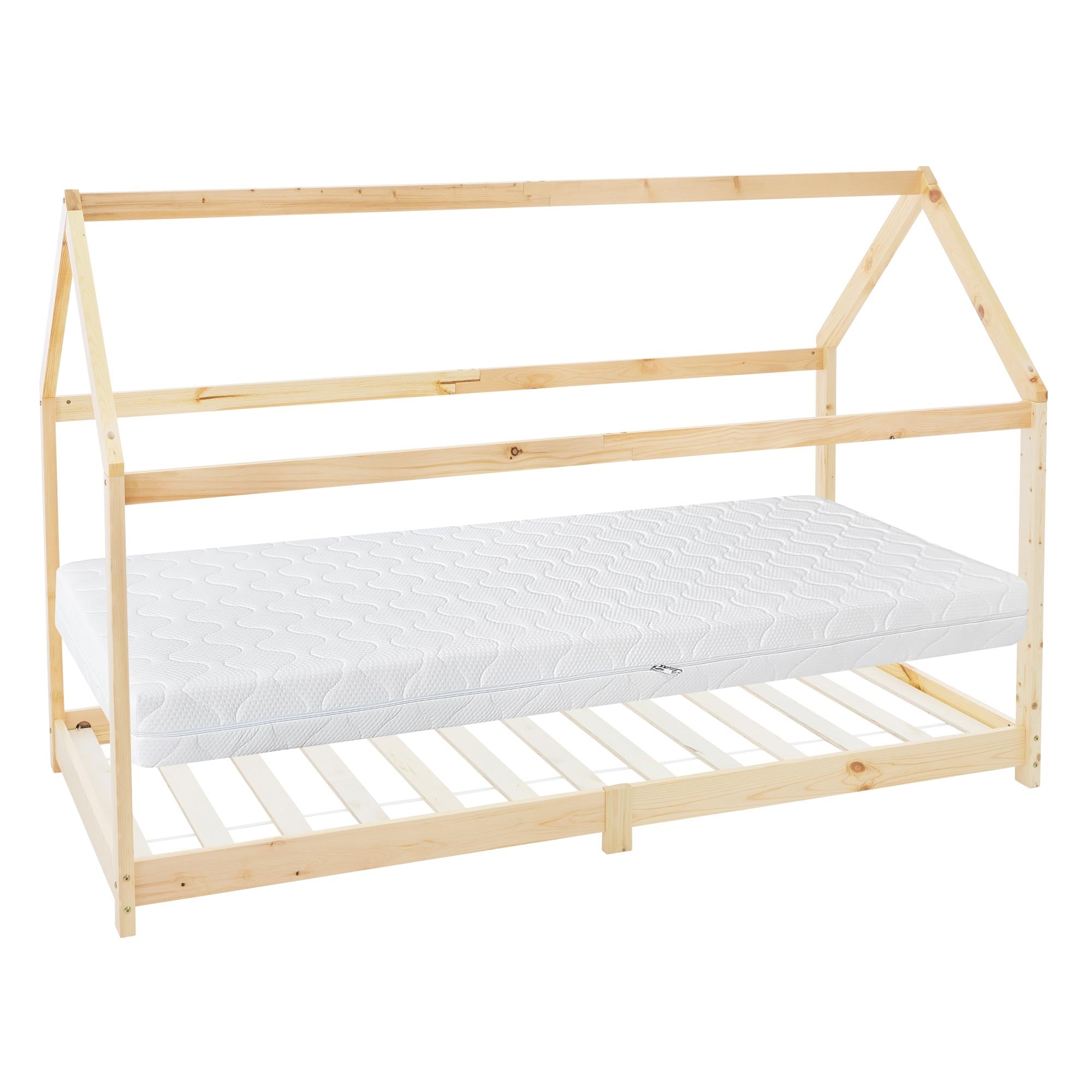 Een houten framebed met een matras zonder beddengoed.