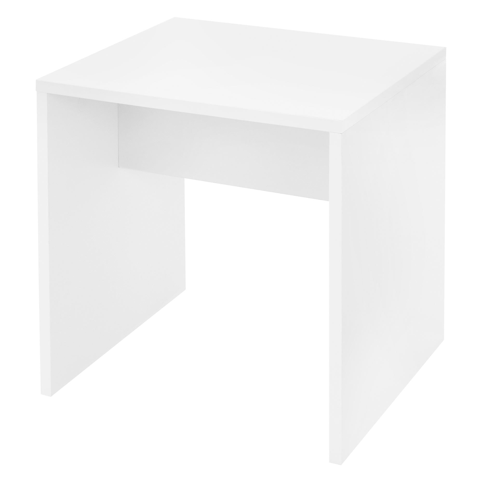 Table blanche avec surface carrée et côtés ouverts.