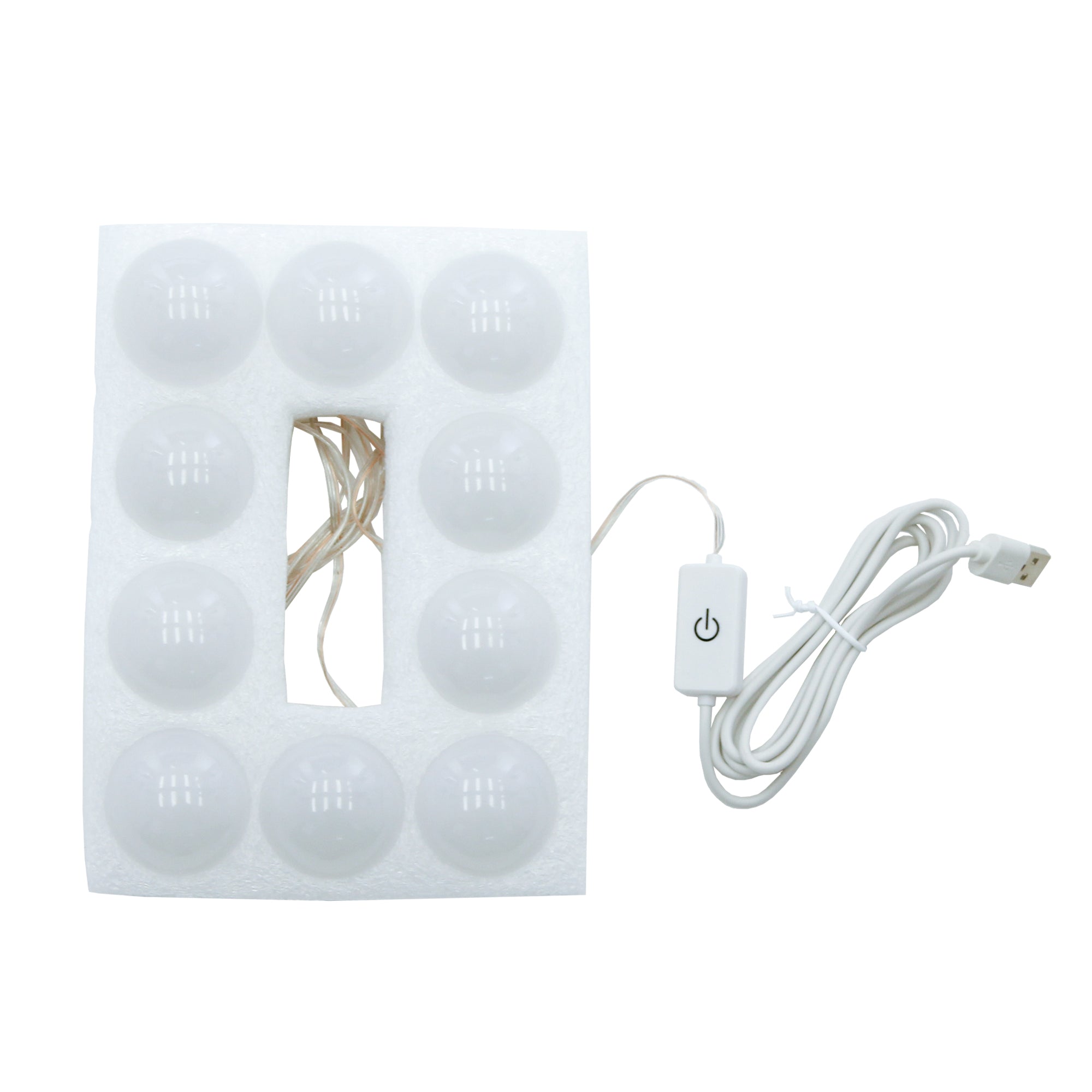 Dix lampes LED rondes sur une plaque de polystyrène blanche avec un câble.
