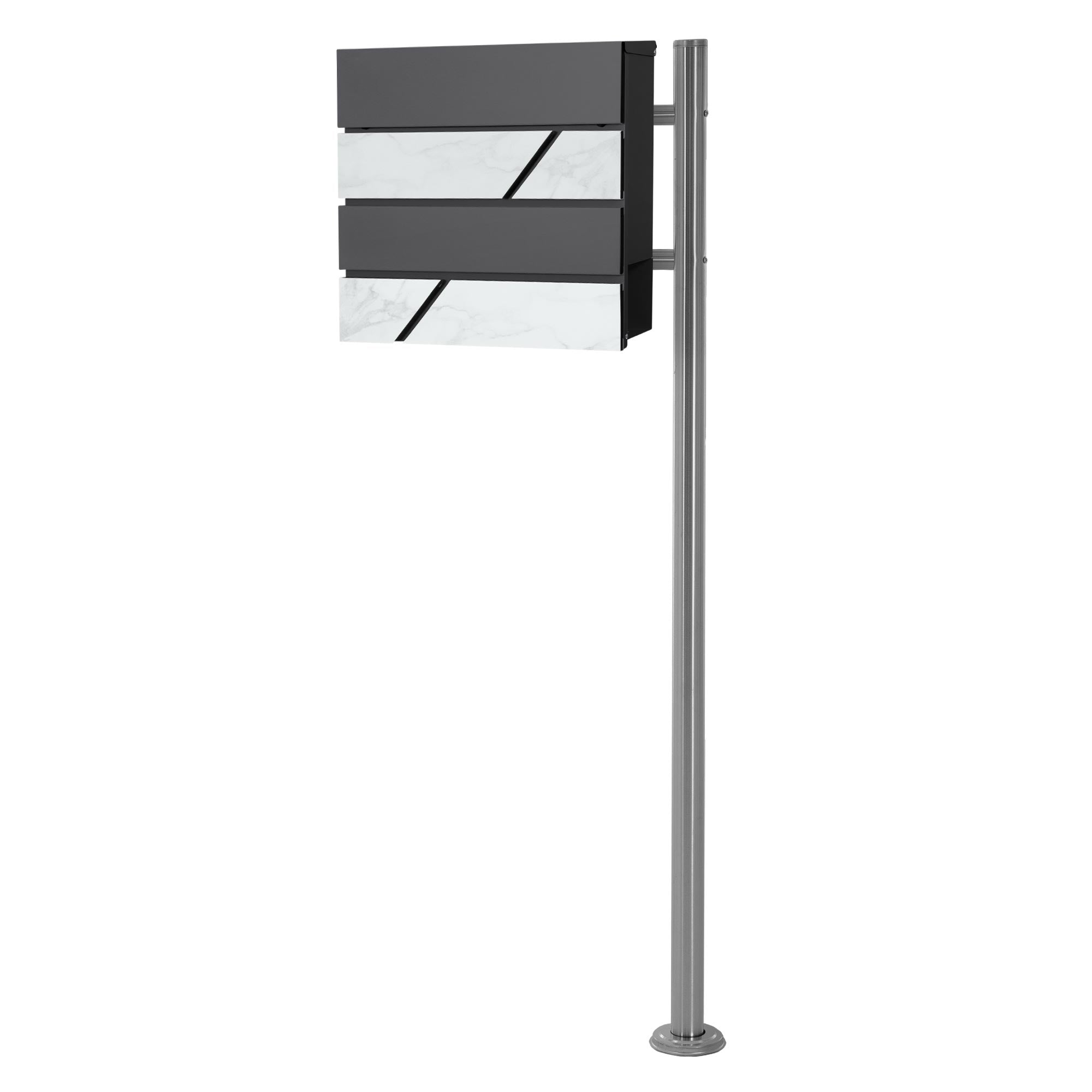 En grå stander med tre horisontale plader, der viser et marmor mønster.