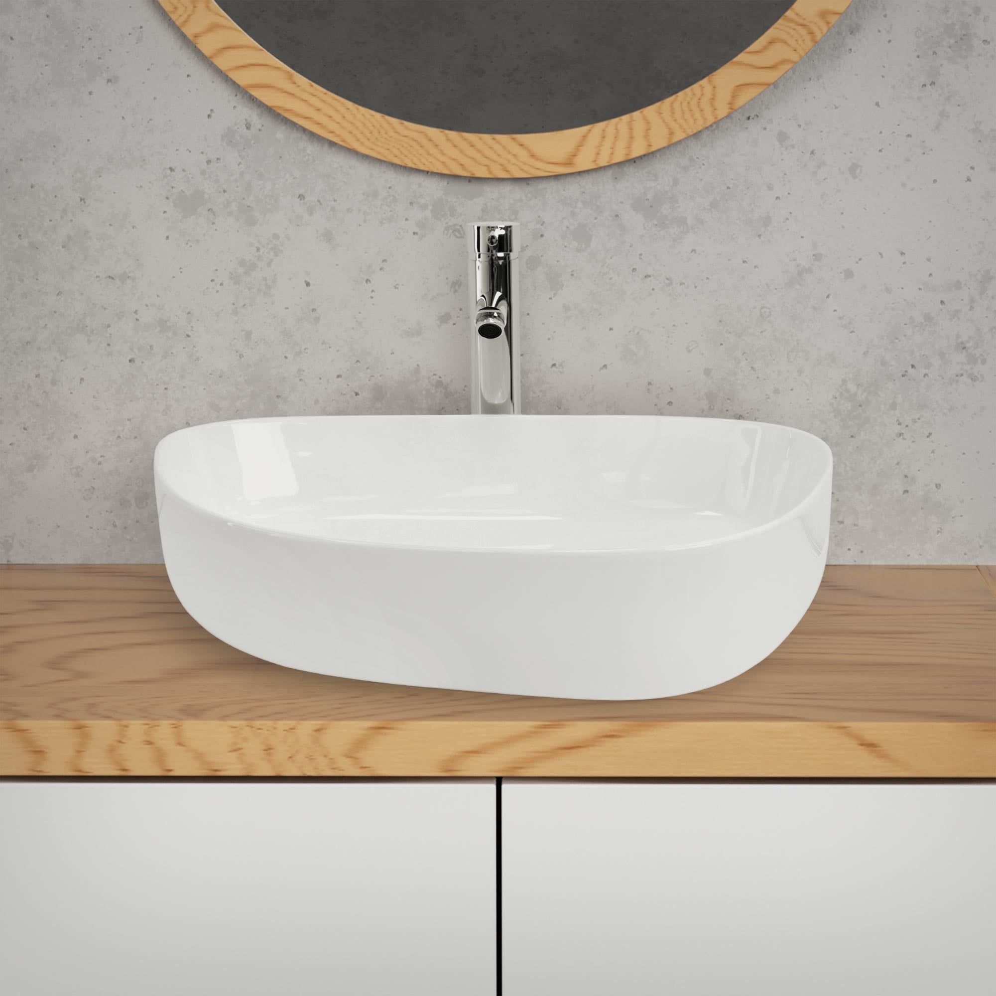 Lavabo blanc de forme organique sur une surface en bois.
