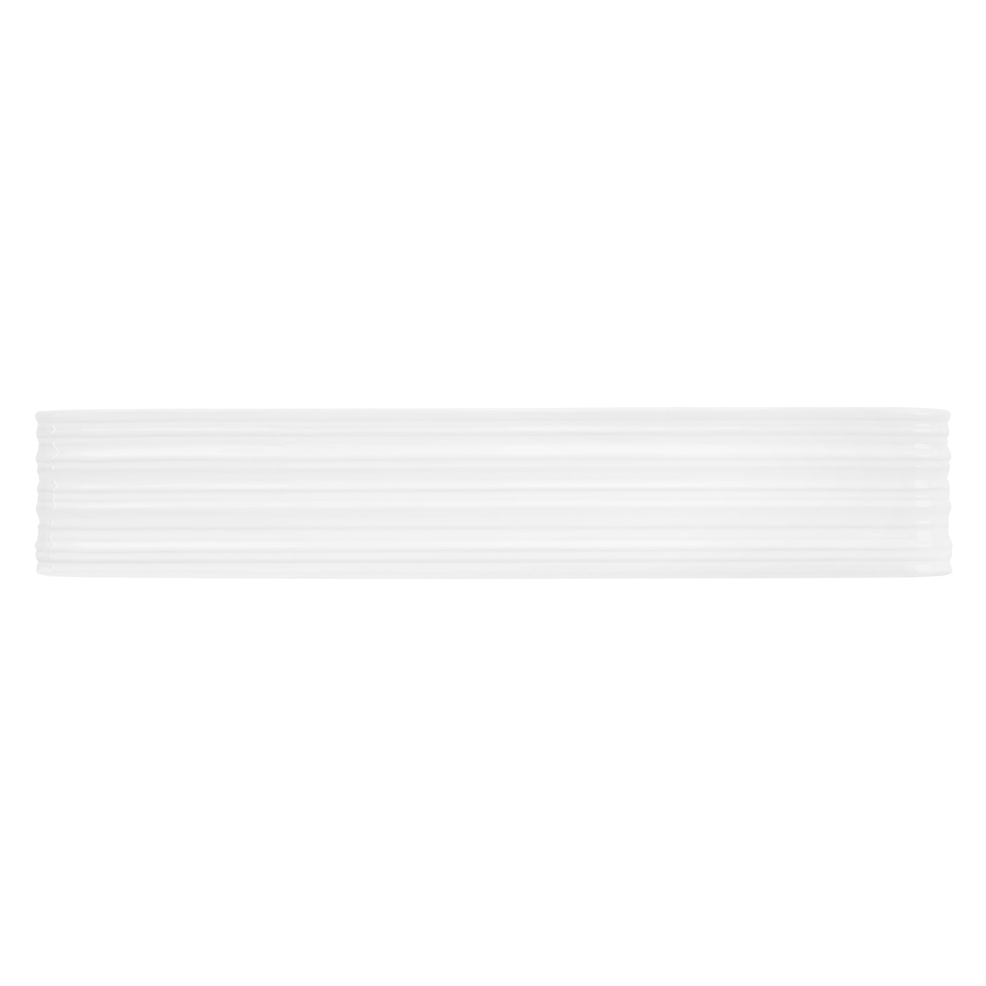 Contenants en plastique transparents empilés en rangée.