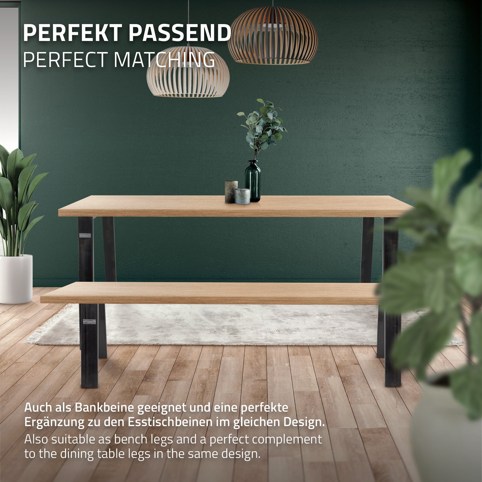 Houten tafel met zwarte poten, versierd met een plant en moderne lampen.