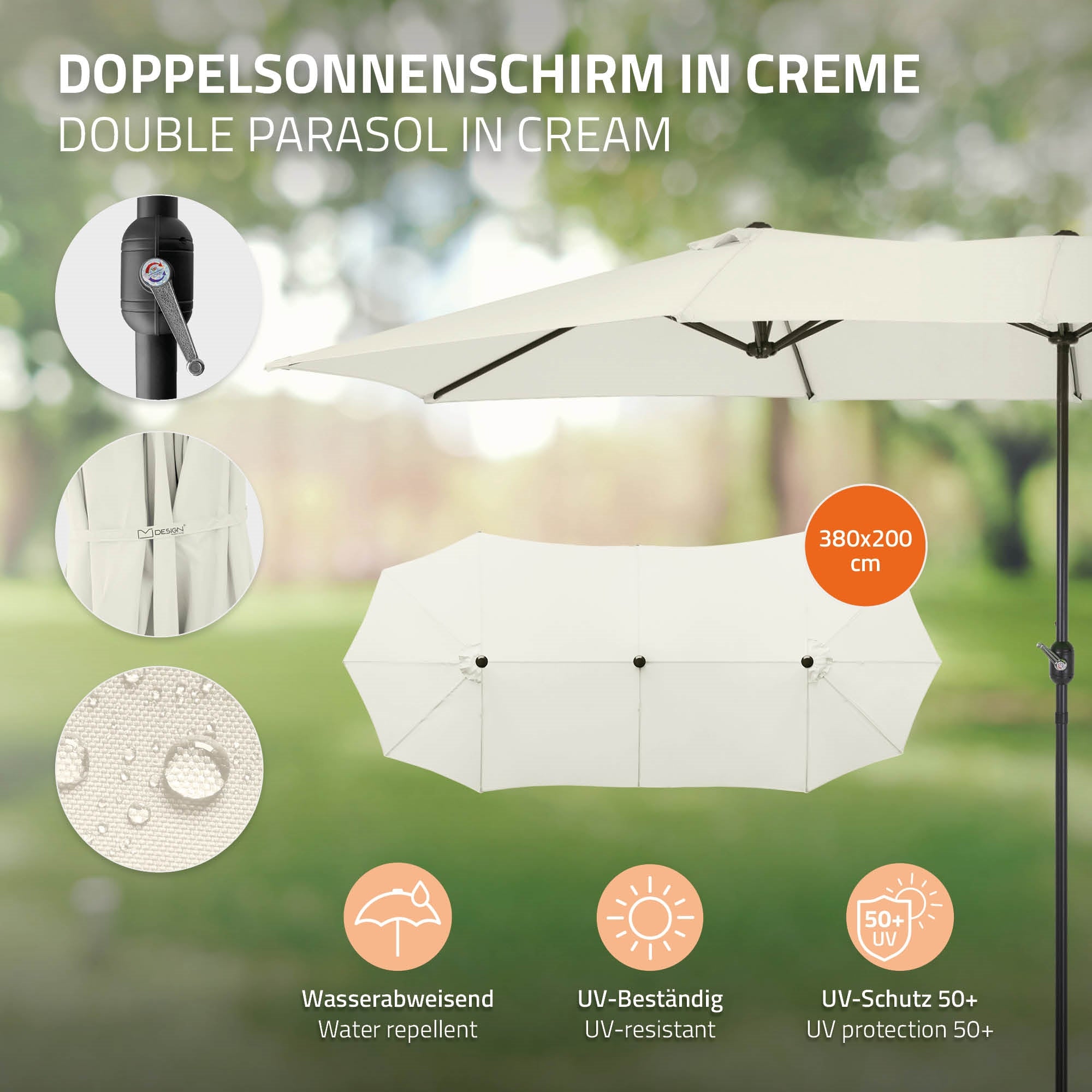 Ein cremefarbener Sonnenschirm im Freien.