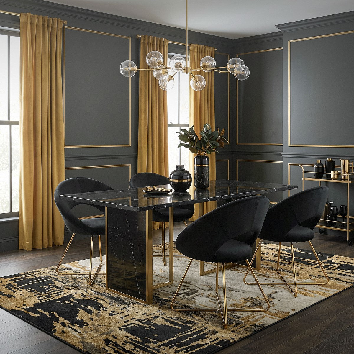 Et moderne spisestue med sorte stole og et elegant bord.