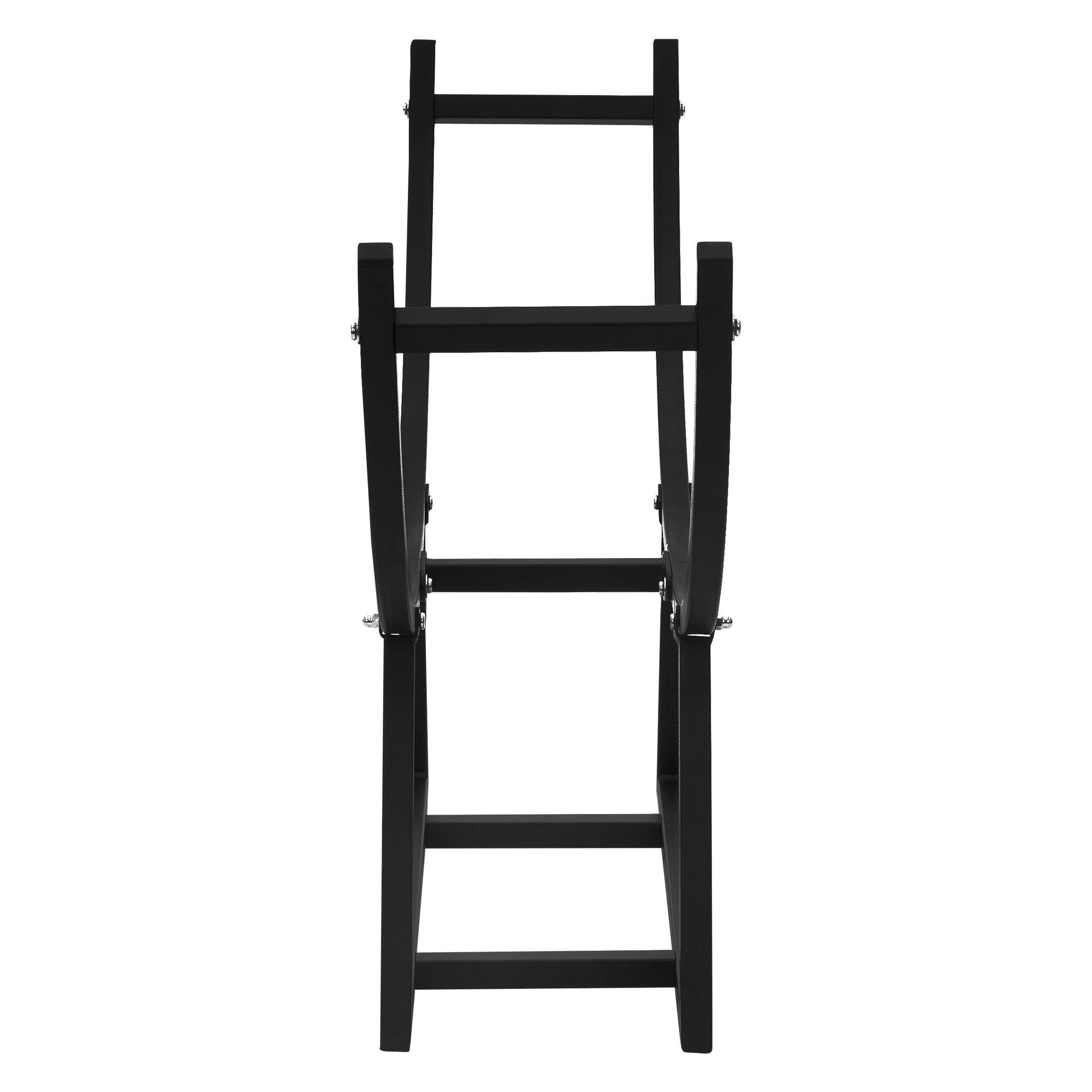 Silla plegable negra de frente, sobre un suelo claro.