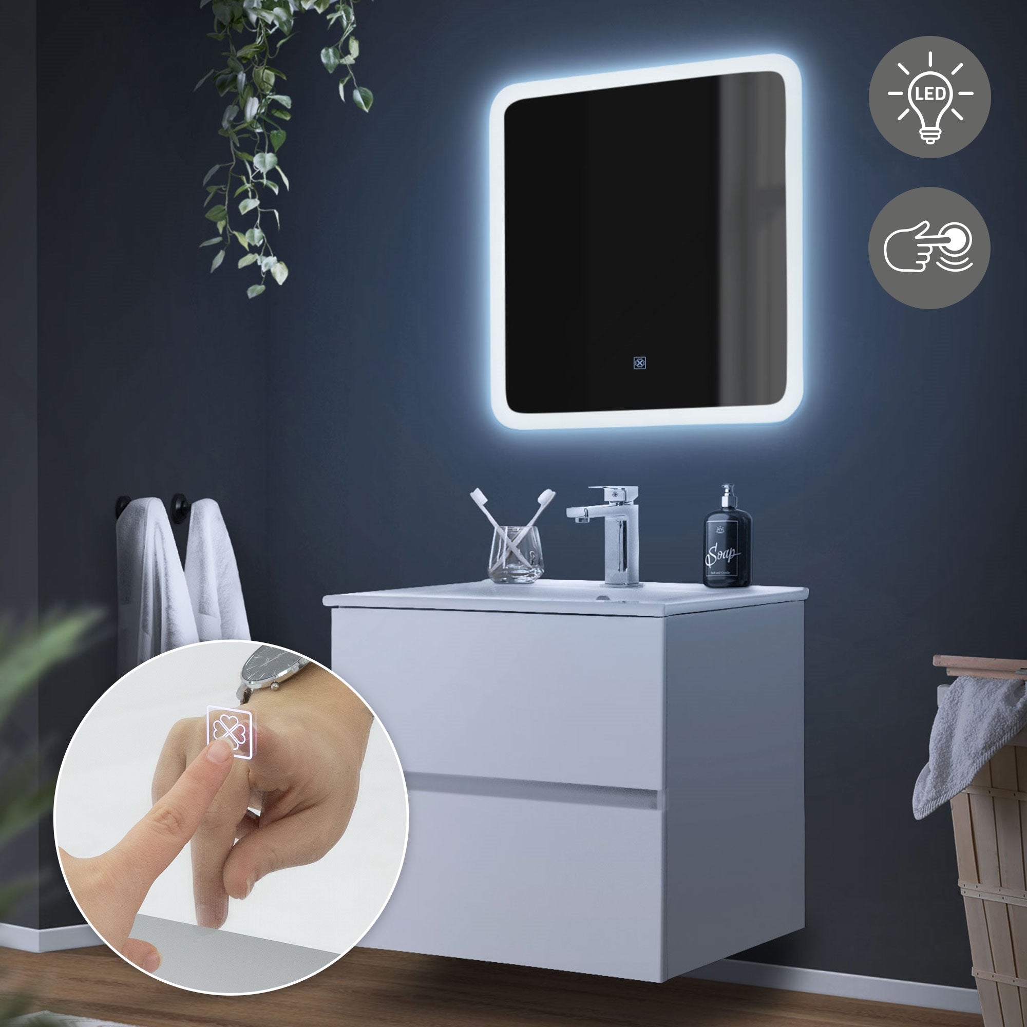 Specchio con illuminazione a LED sopra un lavabo in un bagno moderno.