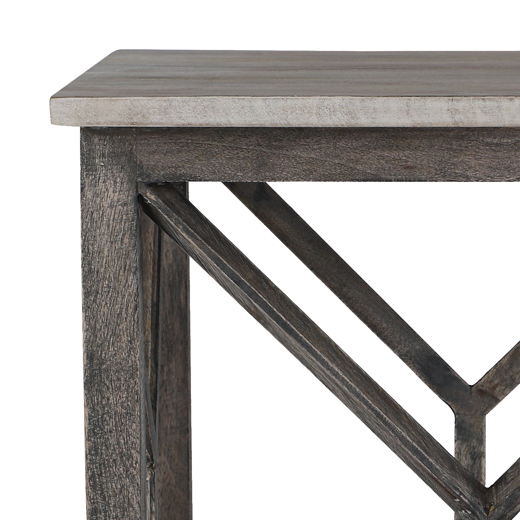 Holztisch mit stabiler Konstruktion und diagonalen Streben.