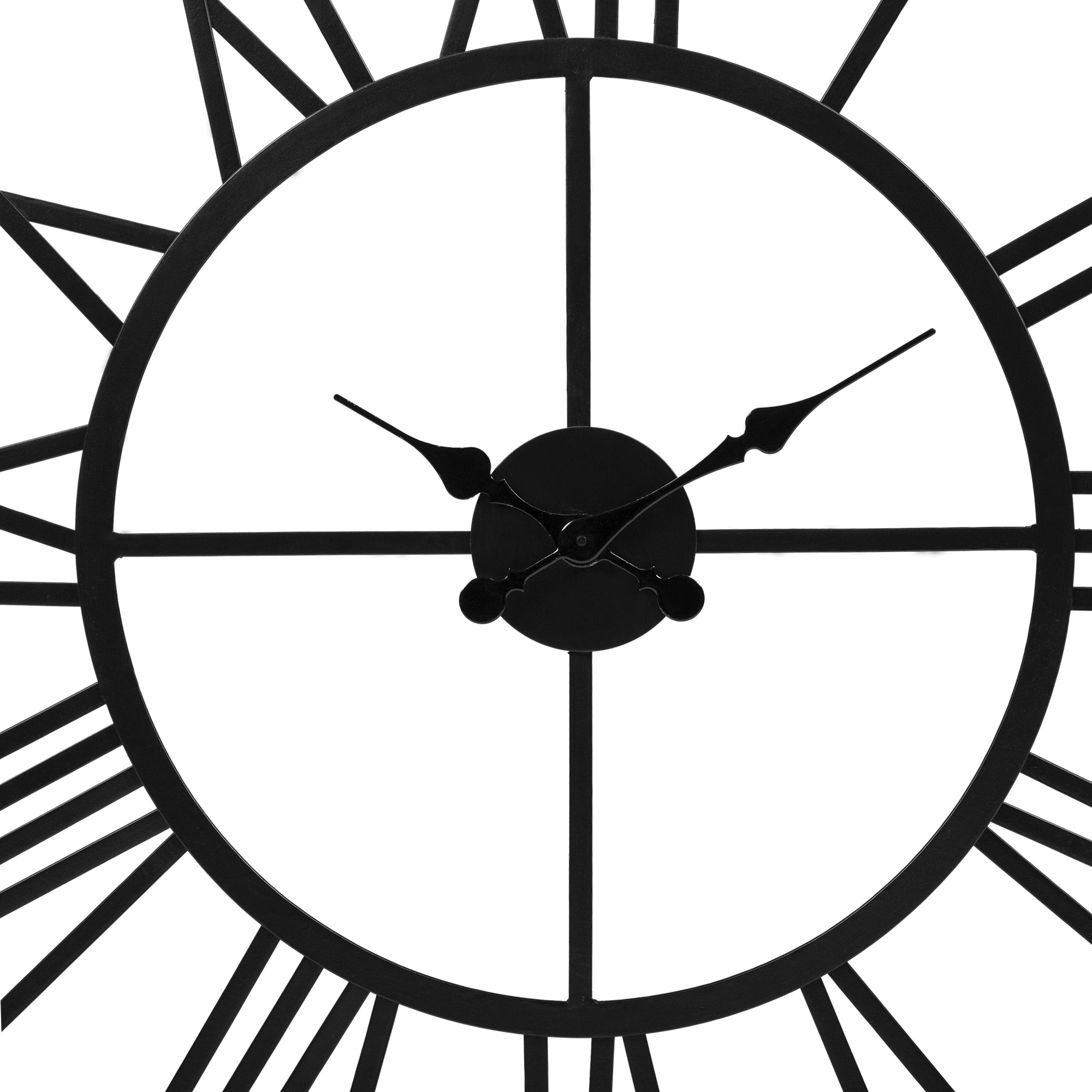 Detailaufnahme einer Wanduhr mit schwarzem Ziffernblatt und Zeigern.