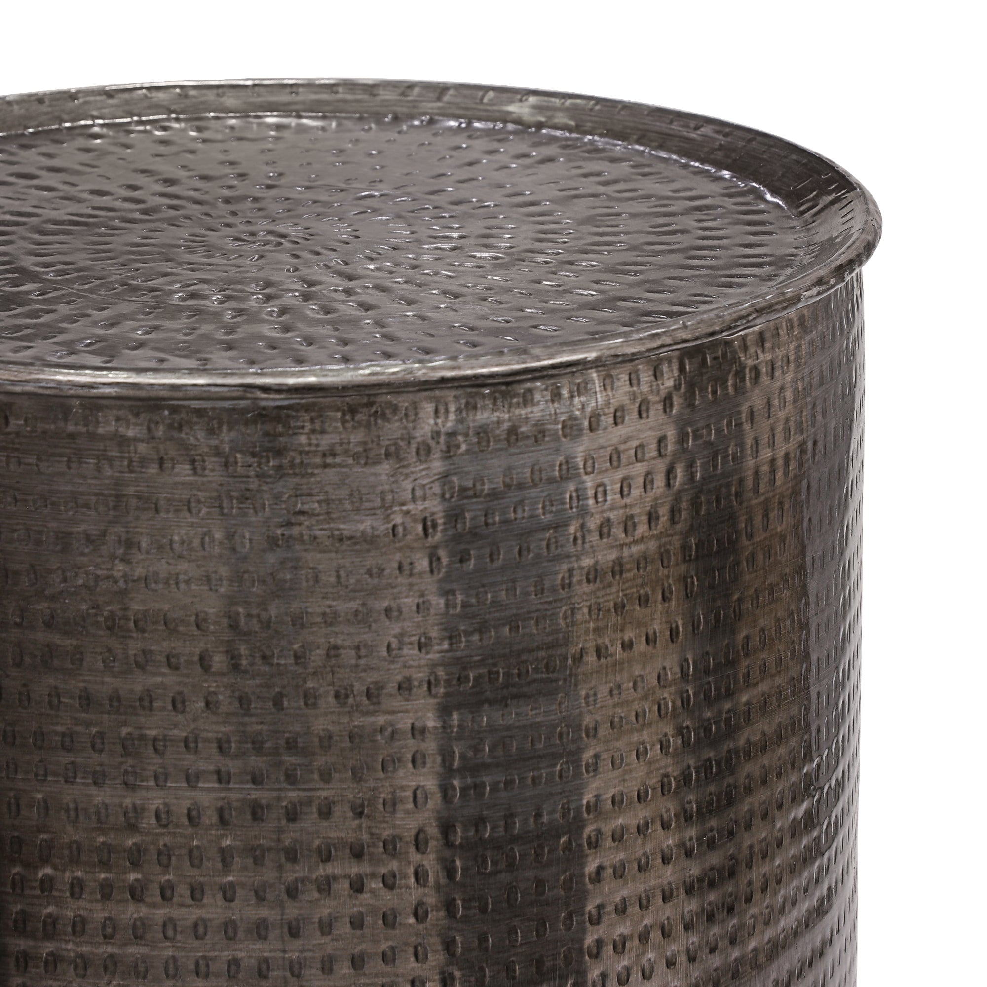 Conteneur métallique gris avec une surface texturée.